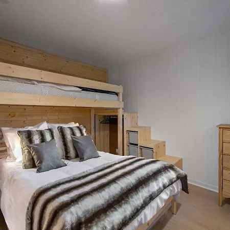 Moderne Avec Balcon, Wifi, Acces Pistes A